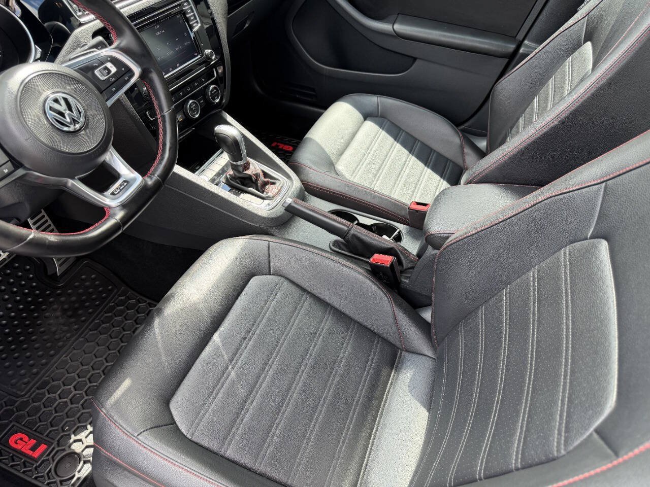 Used 2017 Volkswagen Jetta GLI FWD image 18