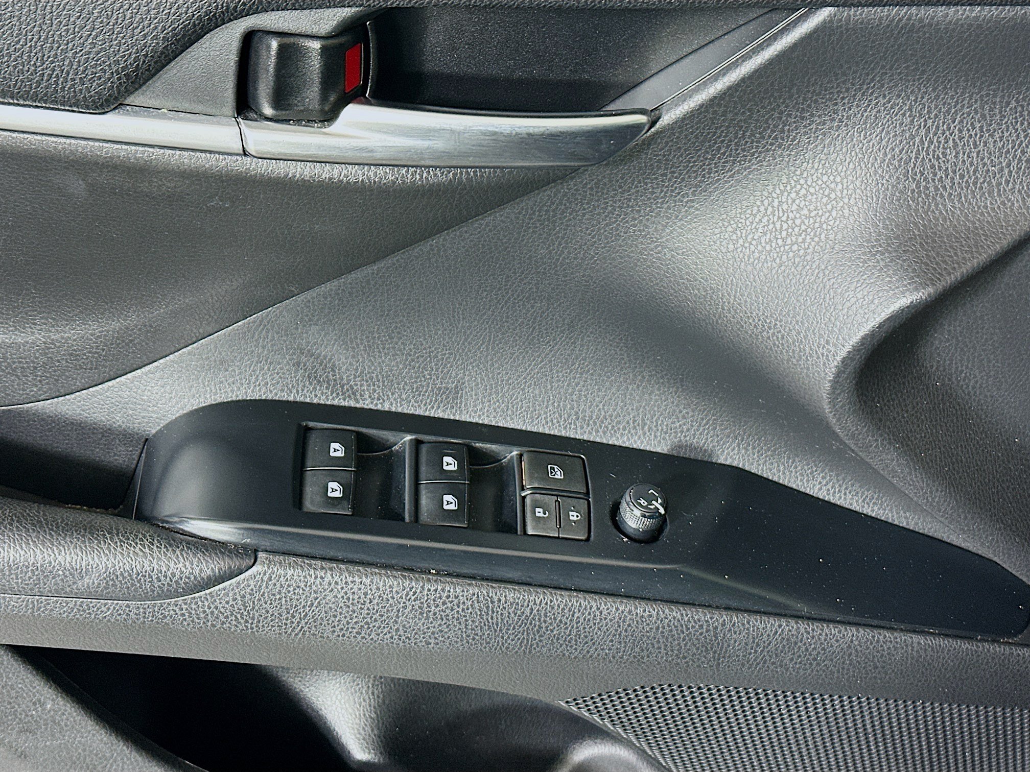 Used 2020 Toyota Camry SE FWD image 14