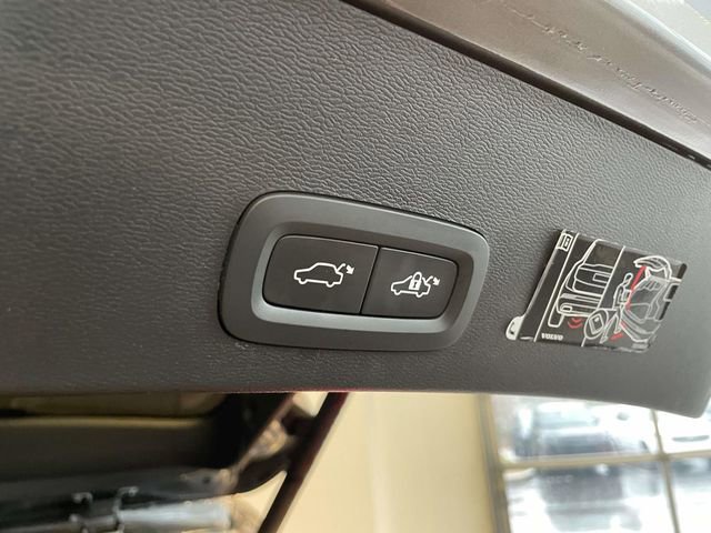 Used 2019 Volvo XC40 T5 Momentum image 19