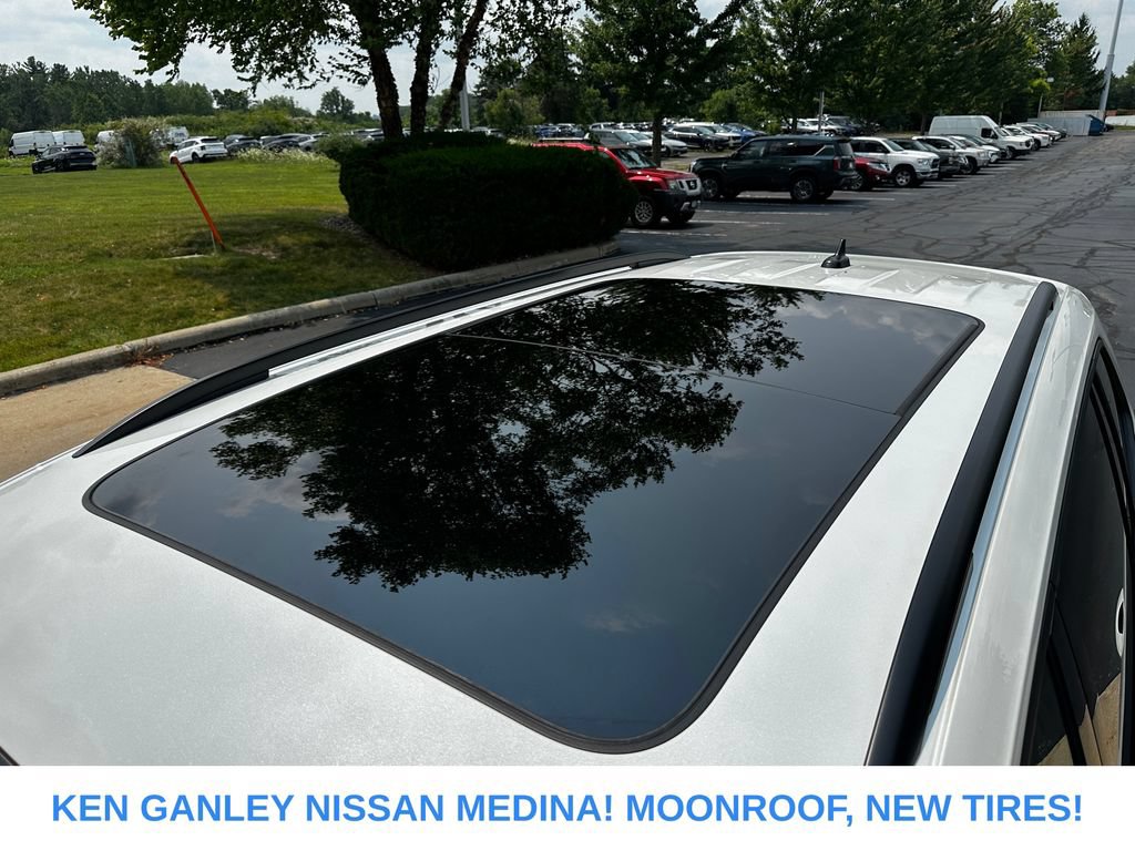 Used 2024 Volkswagen Tiguan SE R-Line FWD image 17