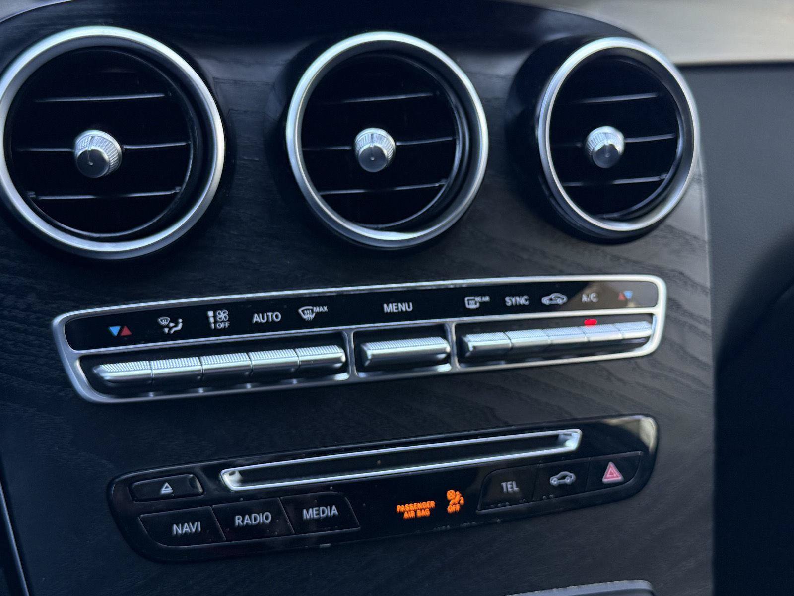 Used 2019 Mercedes-Benz GLC 300 4MATIC image 23