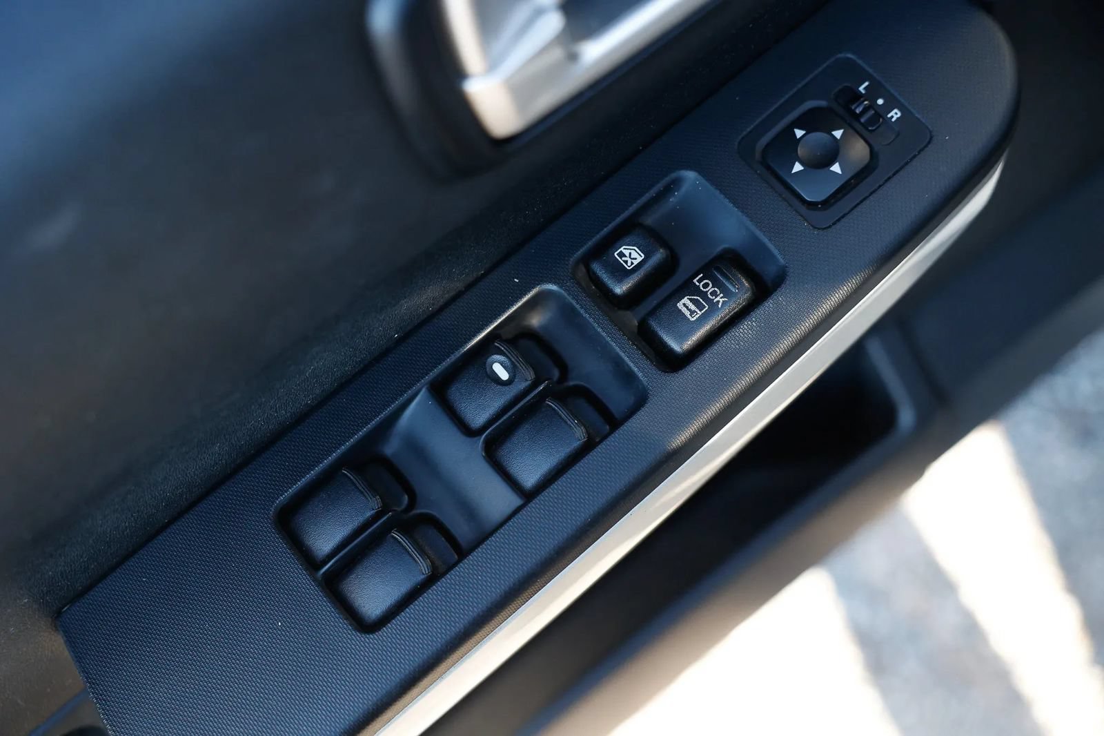 Used 2006 Mitsubishi Endeavor LS FWD image 37