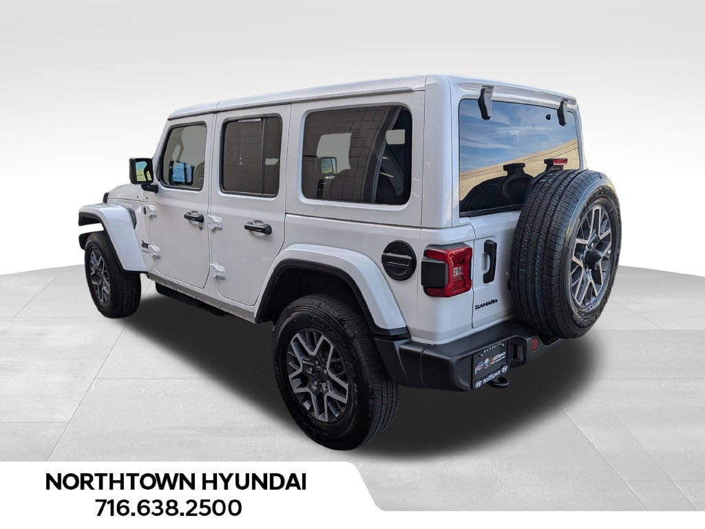 Used 2026 Jeep Wrangler Unlimited Sahara AWD/4WD image 3