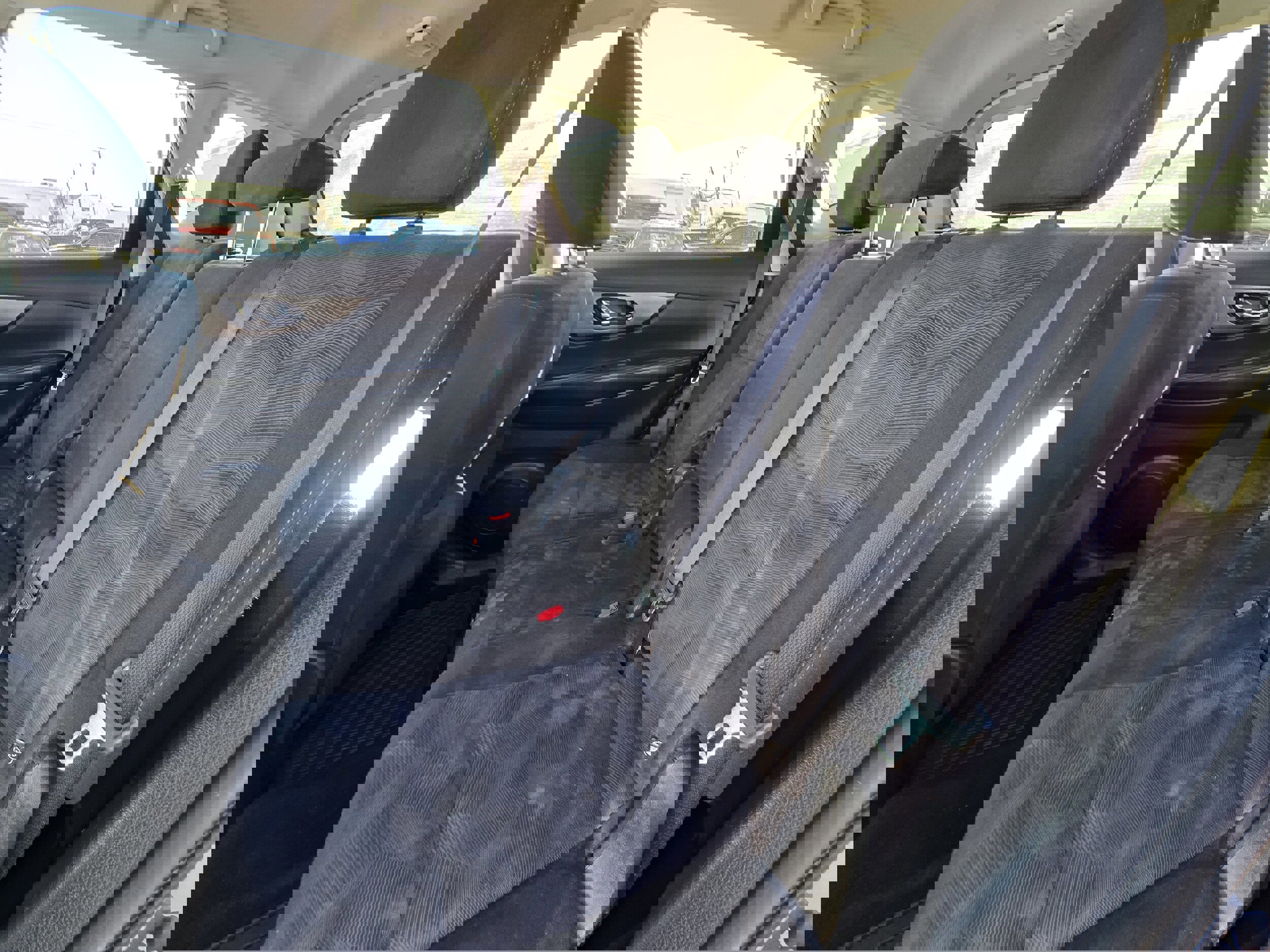 Used 2015 Nissan Rogue SV image 10