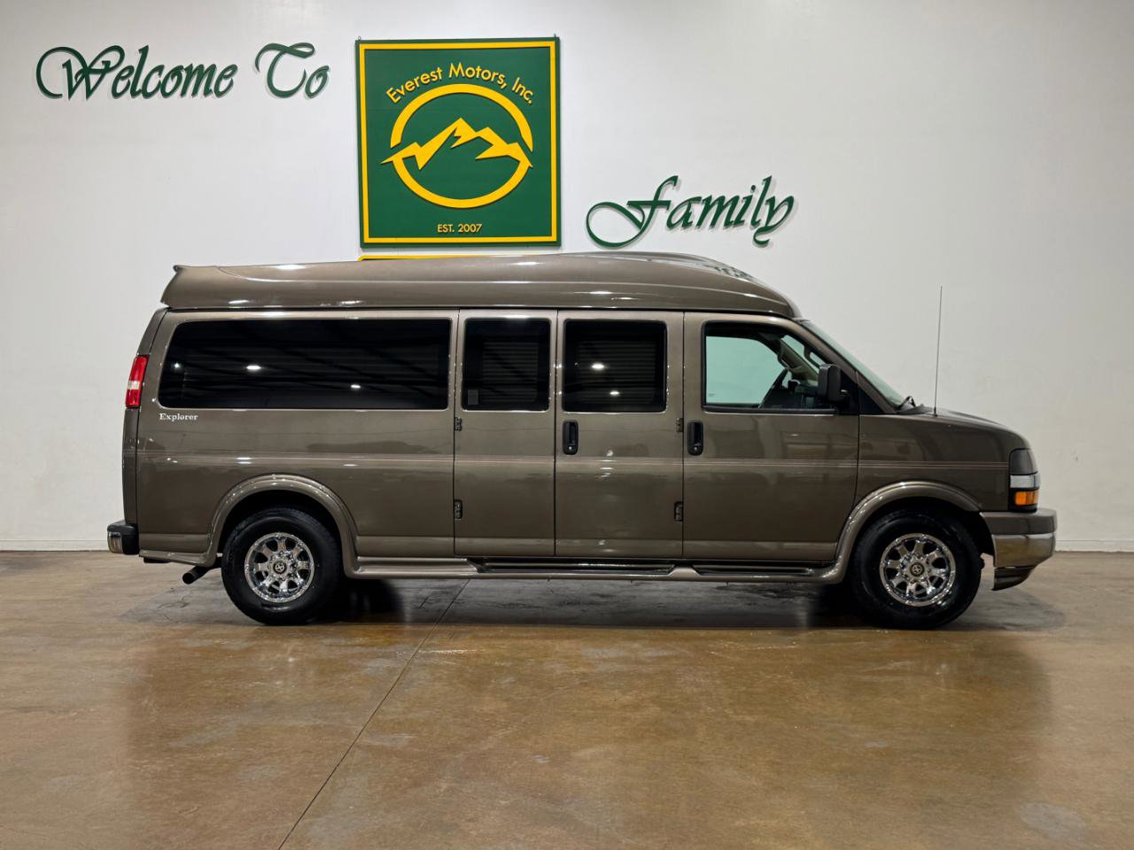 Used 2016 Chevrolet Express 2500 Extended image 8