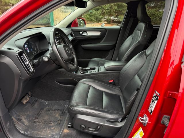 Used 2021 Volvo XC40 T5 Momentum image 6