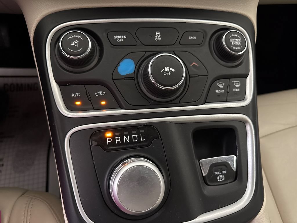 Used 2017 Chrysler 200 Limited Platinum FWD image 36