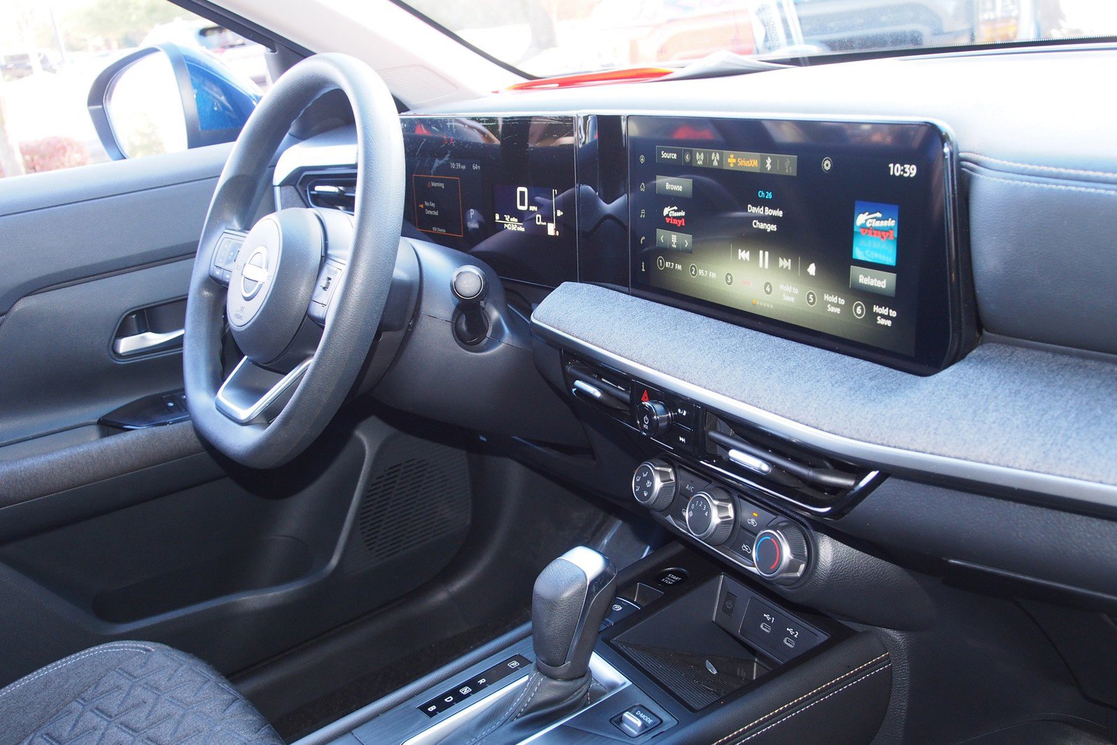 Used 2025 Nissan Kicks SV image 10