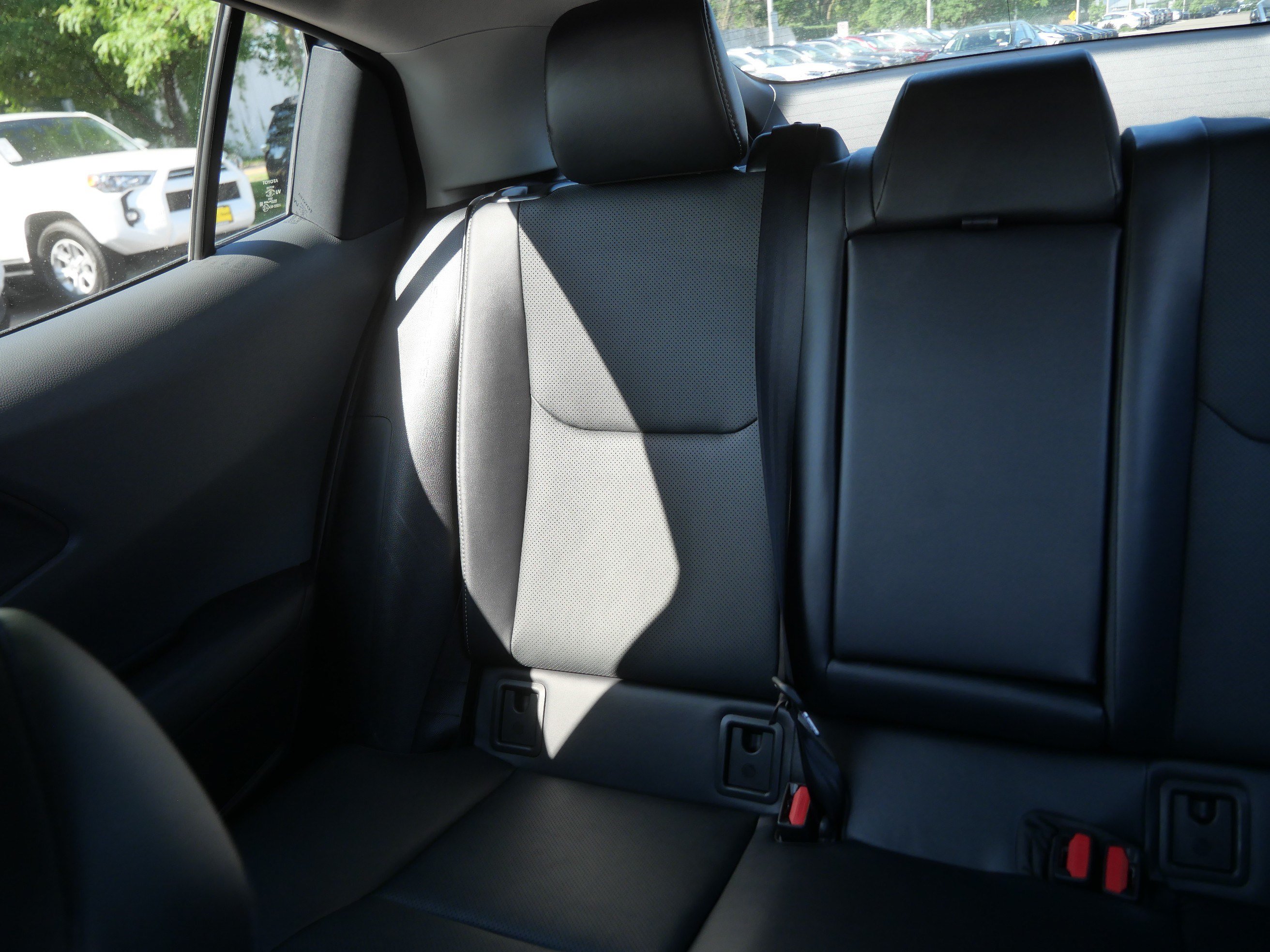 Certified 2025 Toyota Prius XLE FWD image 13