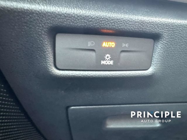 Used 2025 Volkswagen Tiguan SE FWD image 27