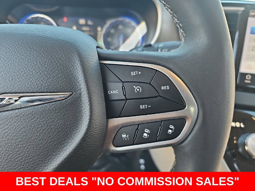 Used 2024 Chrysler Pacifica Touring-L FWD image 19
