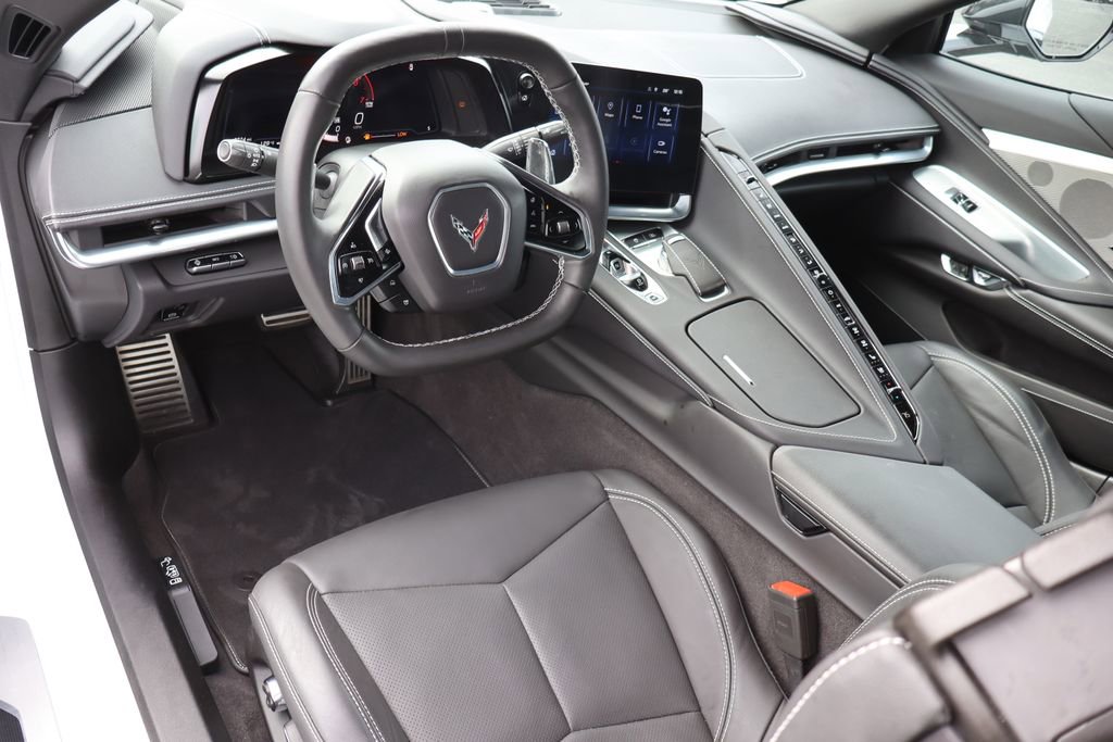 Used 2024 Chevrolet Corvette Stingray Preferred Cpe w/ Z51 Performance Package RWD image 4