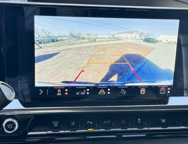 Used 2025 GMC Sierra 3500 SLT w/ SLT Convenience Package image 17