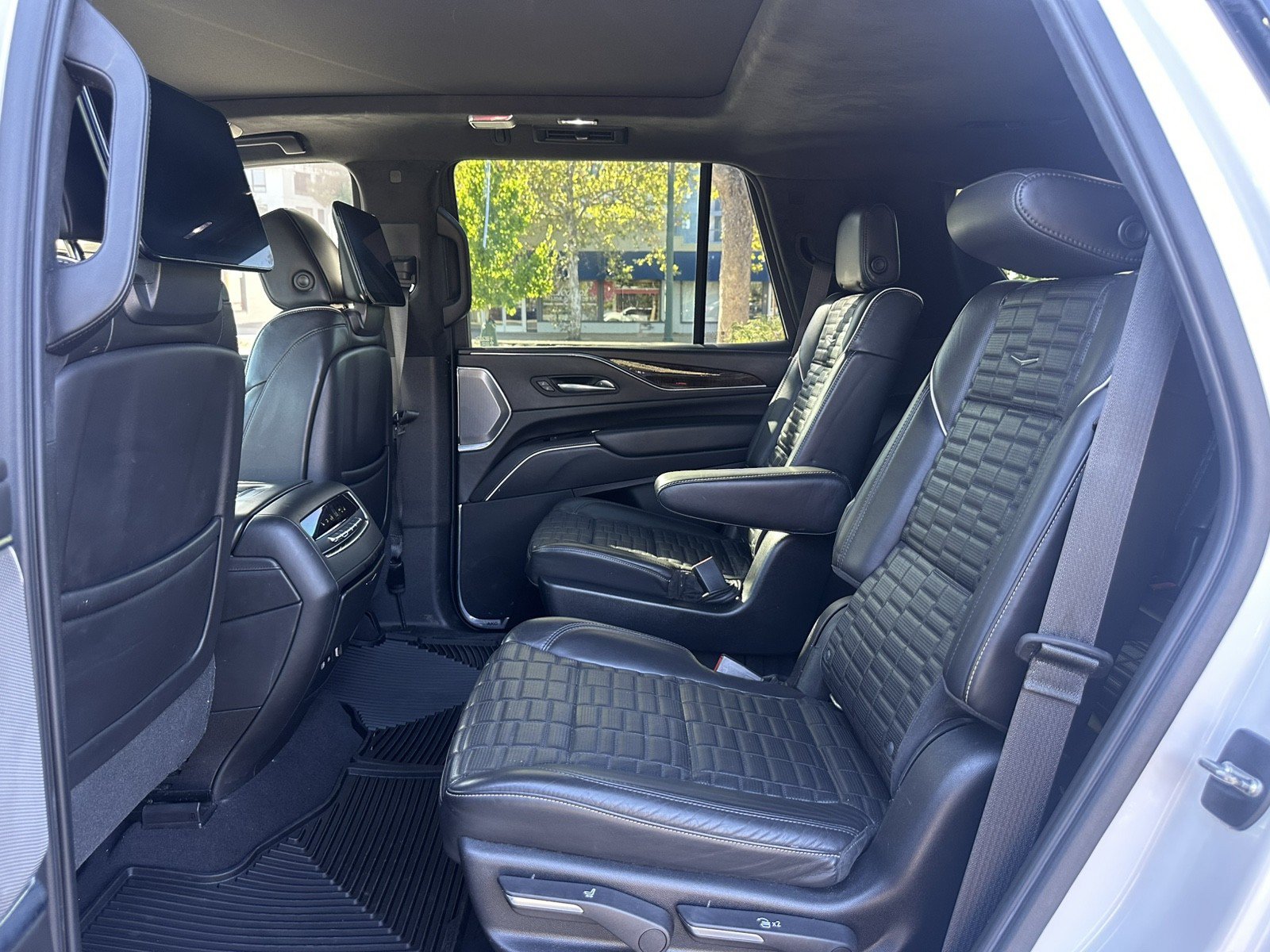 Used 2021 Cadillac Escalade Sport Platinum w/ LPO, ONYX Package AWD/4WD image 25