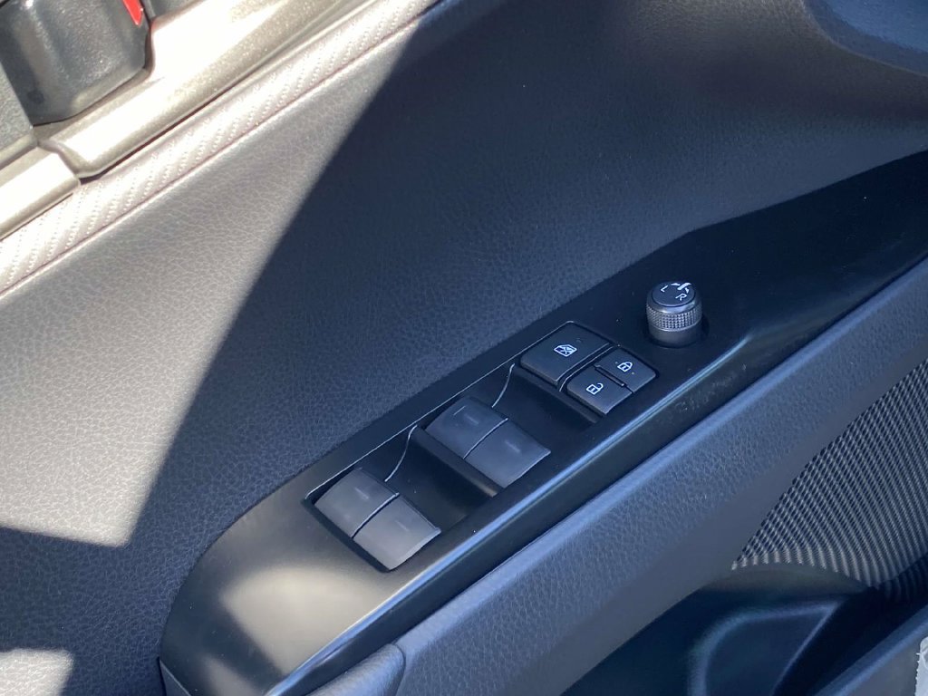 New 2026 Toyota Camry Hybrid FWD image 17