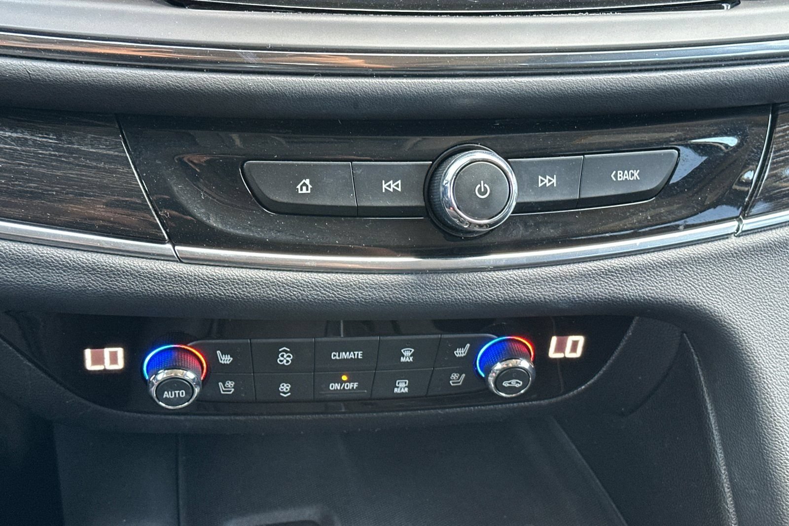 Used 2020 Buick Enclave Avenir w/ Avenir Technology Package AWD/4WD image 26