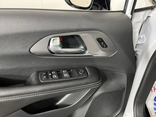 Used 2026 Chrysler Pacifica Select FWD image 16