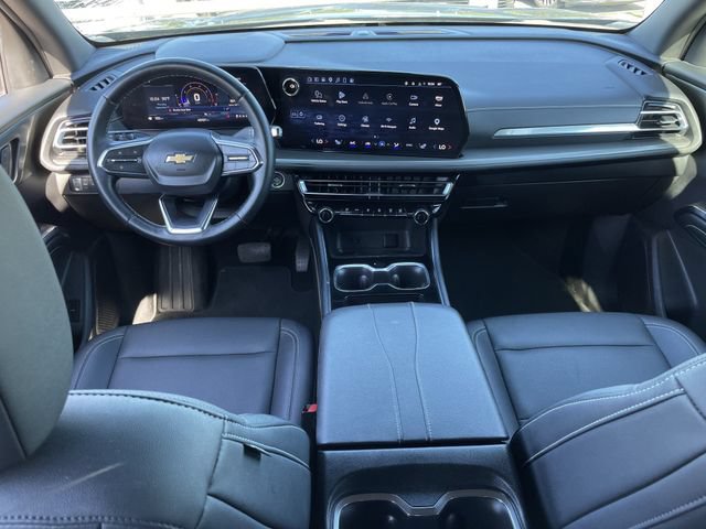 Used 2025 Chevrolet Traverse LT FWD image 9