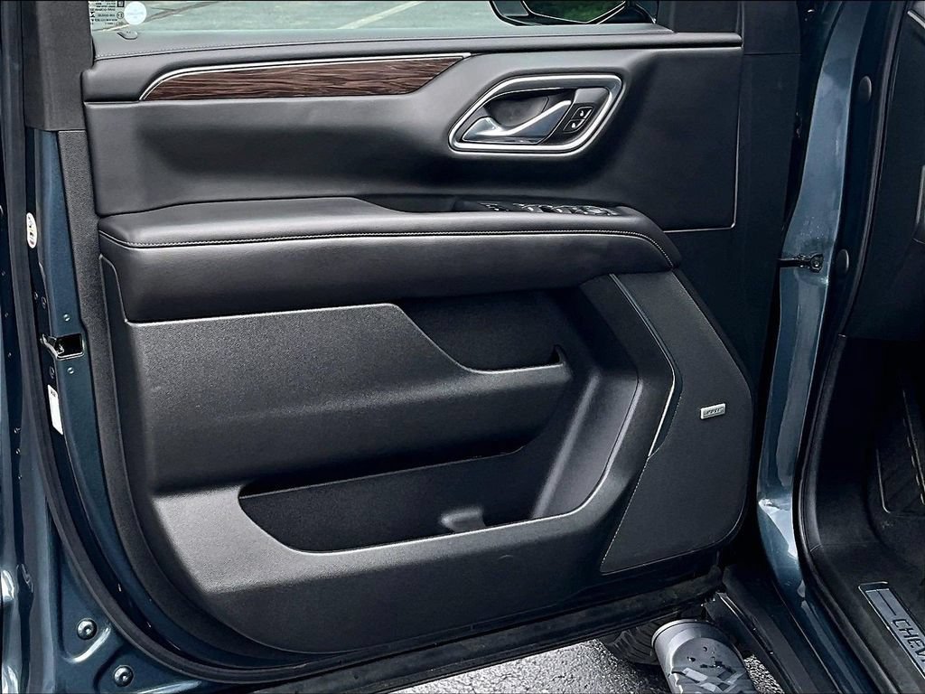 Used 2021 Chevrolet Tahoe Z71 w/ Z71 Signature Package AWD/4WD image 9