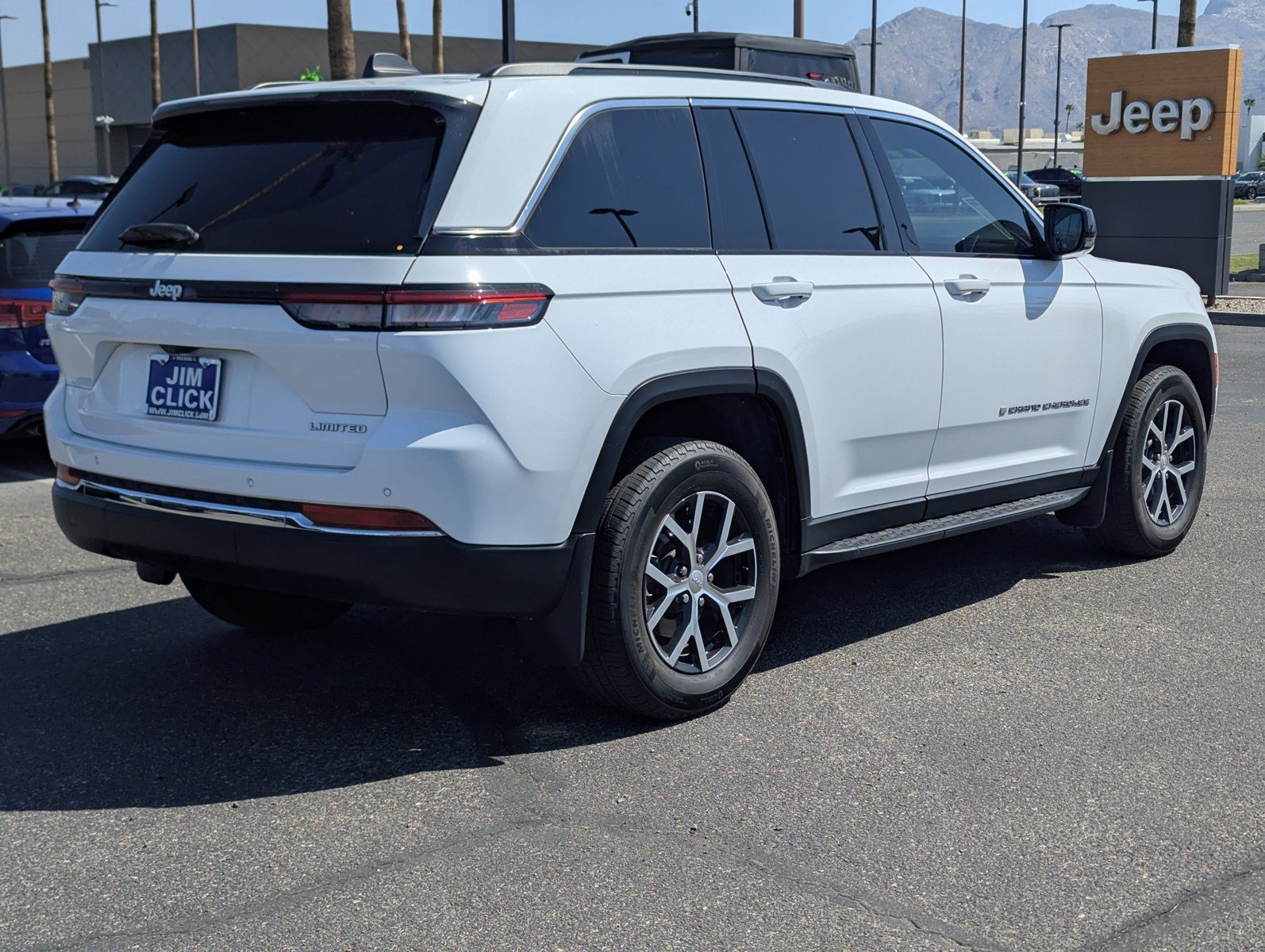 Used 2024 Jeep Grand Cherokee Limited w/ Trailer Tow Package RWD image 2
