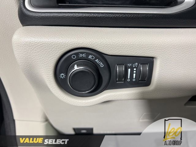 Used 2021 Chrysler Voyager Lxi image 20