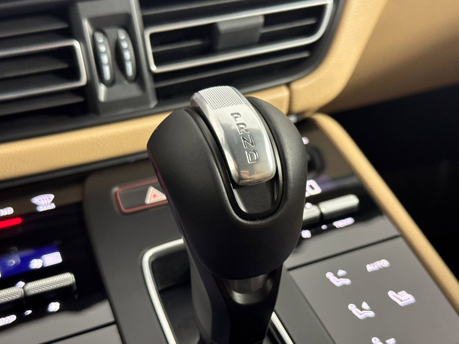 Certified 2025 Porsche Macan image 25