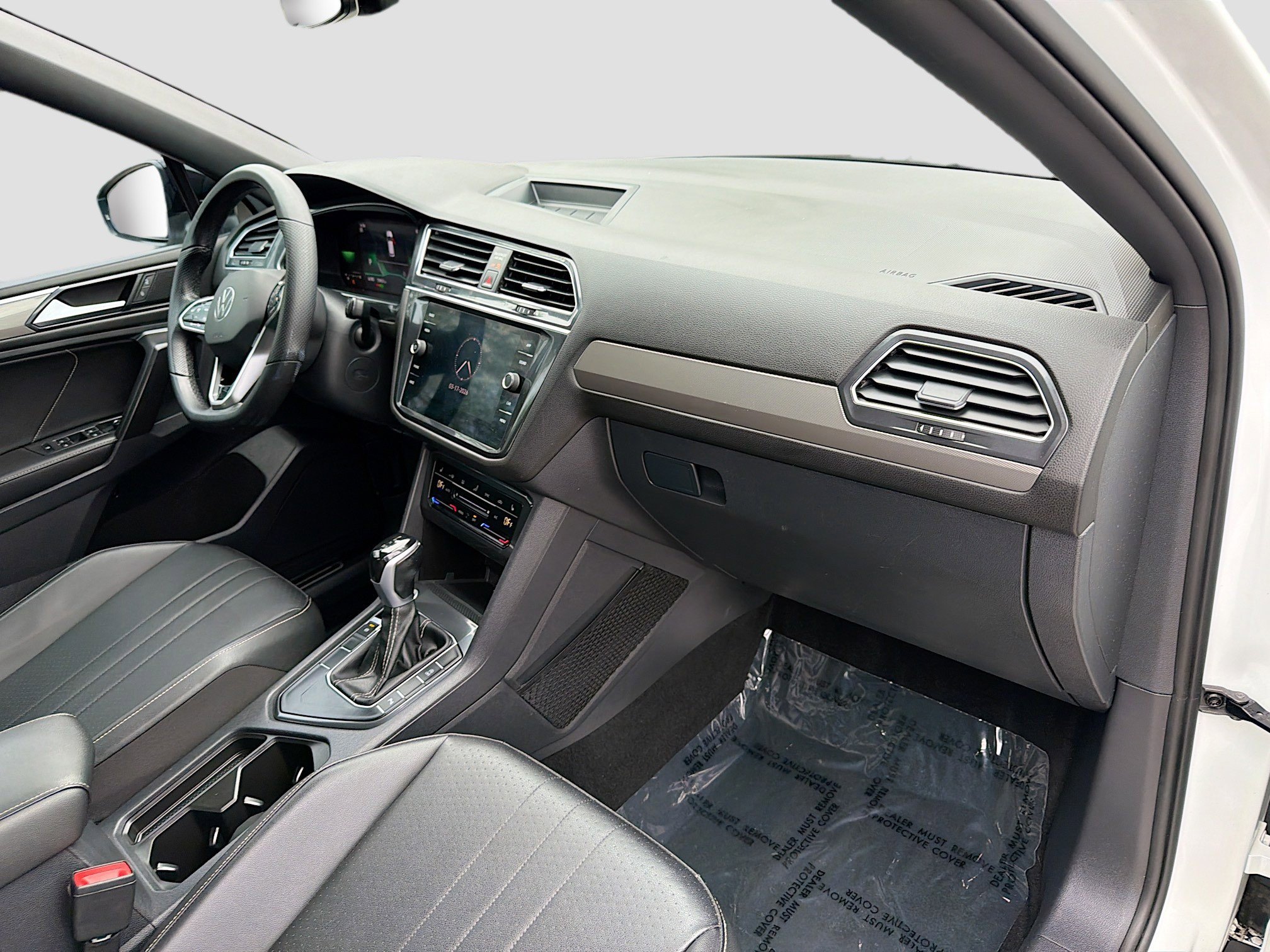 Used 2023 Volkswagen Tiguan SE R-Line image 33