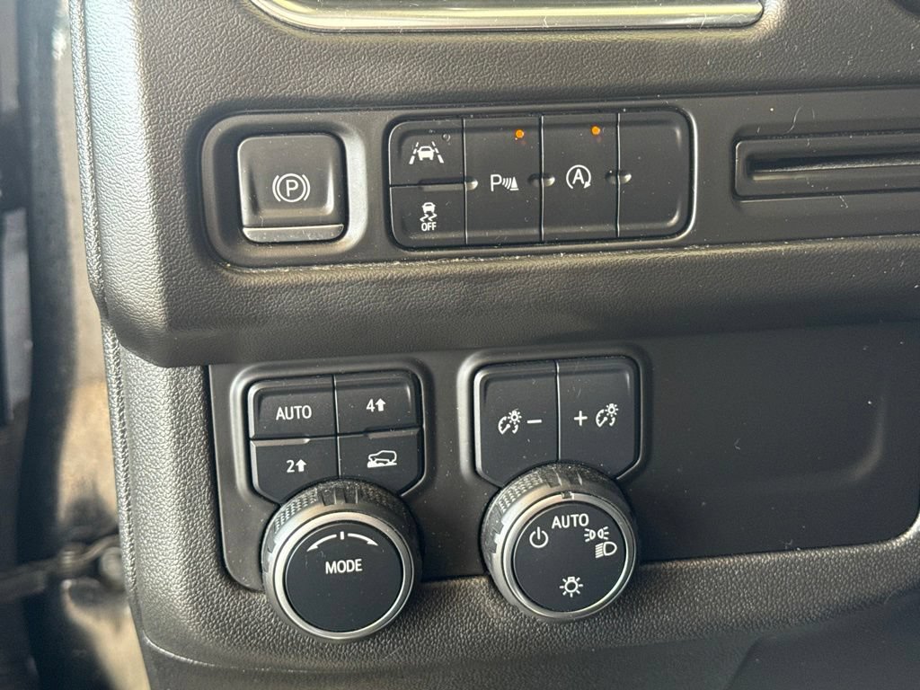 Used 2023 Chevrolet Suburban RST AWD/4WD image 16