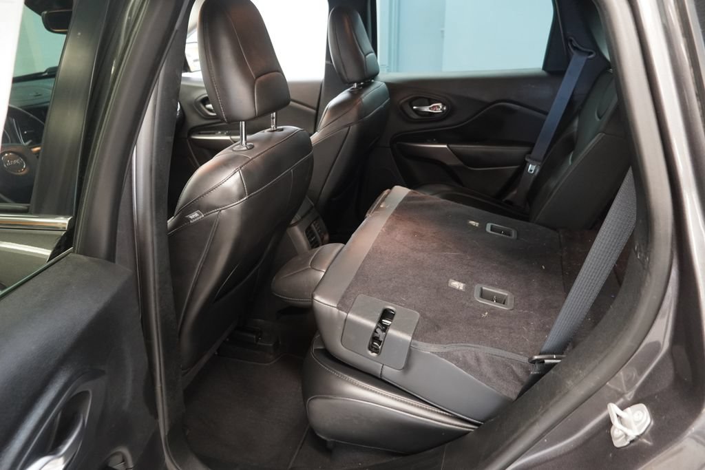Used 2019 Jeep Cherokee Limited AWD/4WD image 16