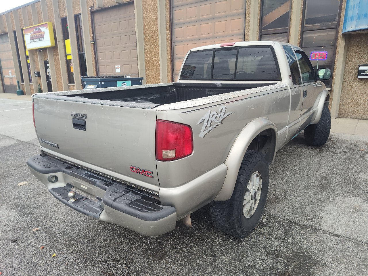 Used 2003 GMC Sonoma SLS w/ SLS Preferred Equipment Group image 8