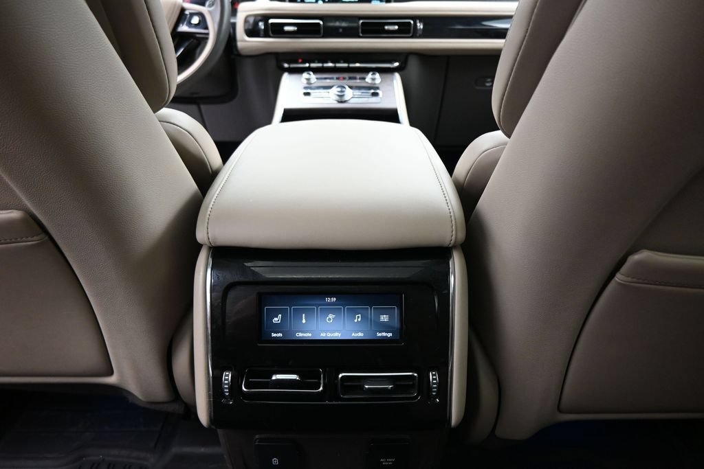 Used 2023 Lincoln Aviator Reserve w/ Equipment Group 201A RWD image 27