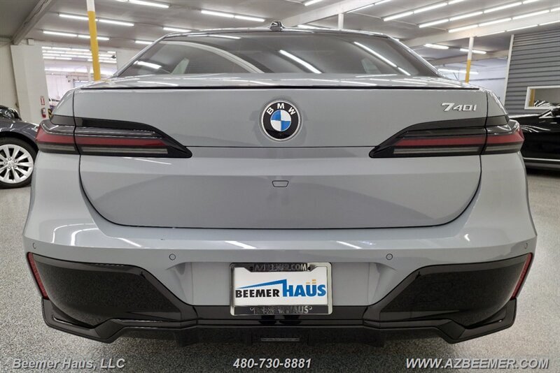 Used 2023 BMW 740i RWD image 13