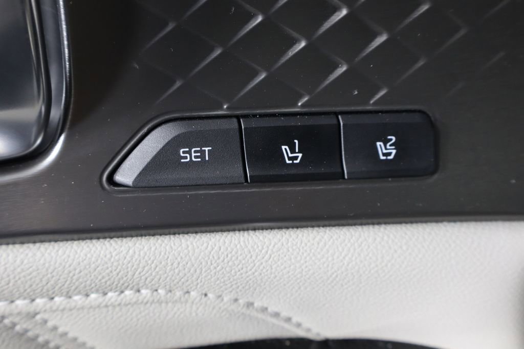 Used 2023 Kia Sorento SX AWD/4WD image 23