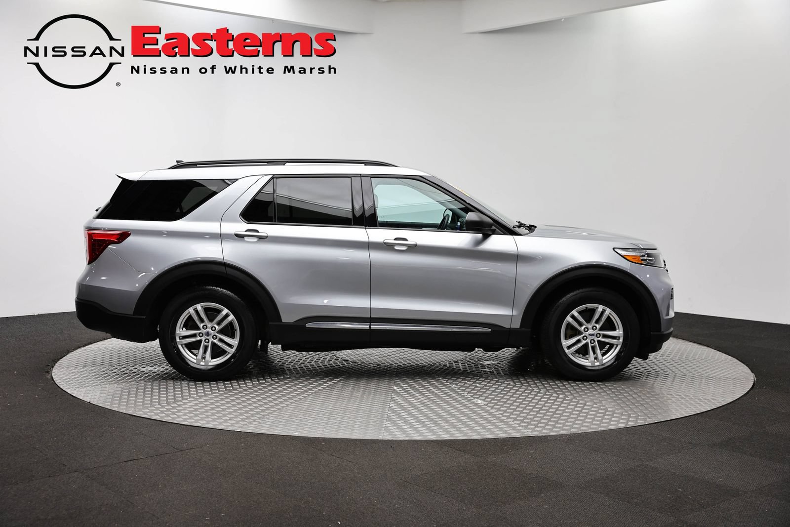 Used 2023 Ford Explorer XLT RWD image 4