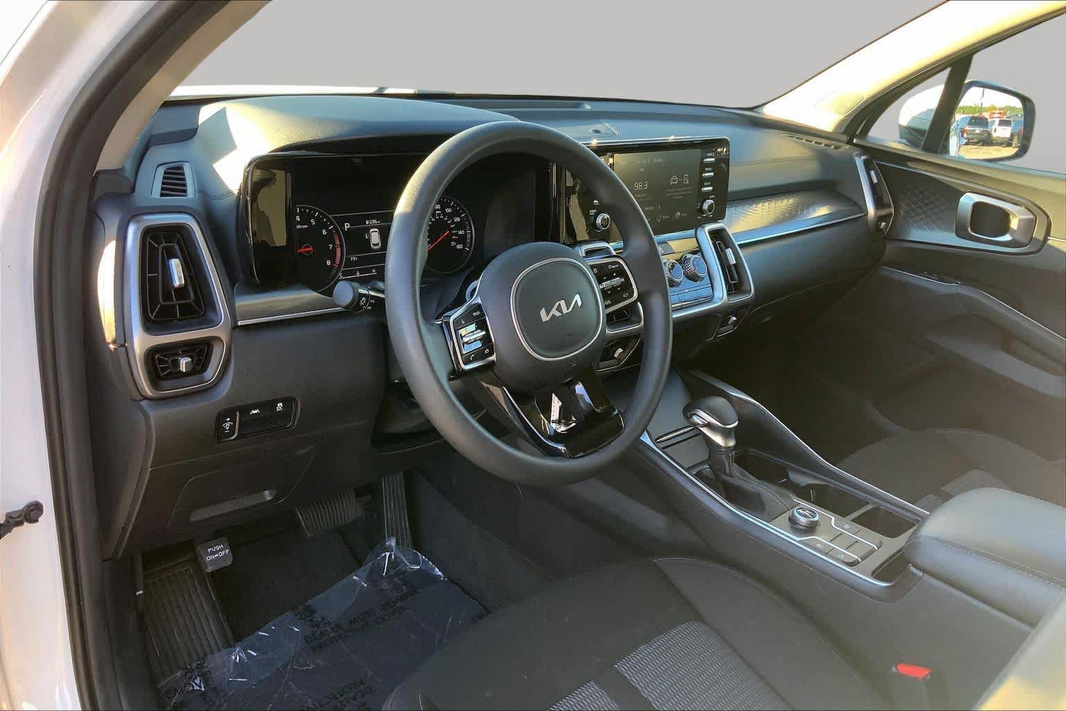Used 2023 Kia Sorento LX FWD image 16