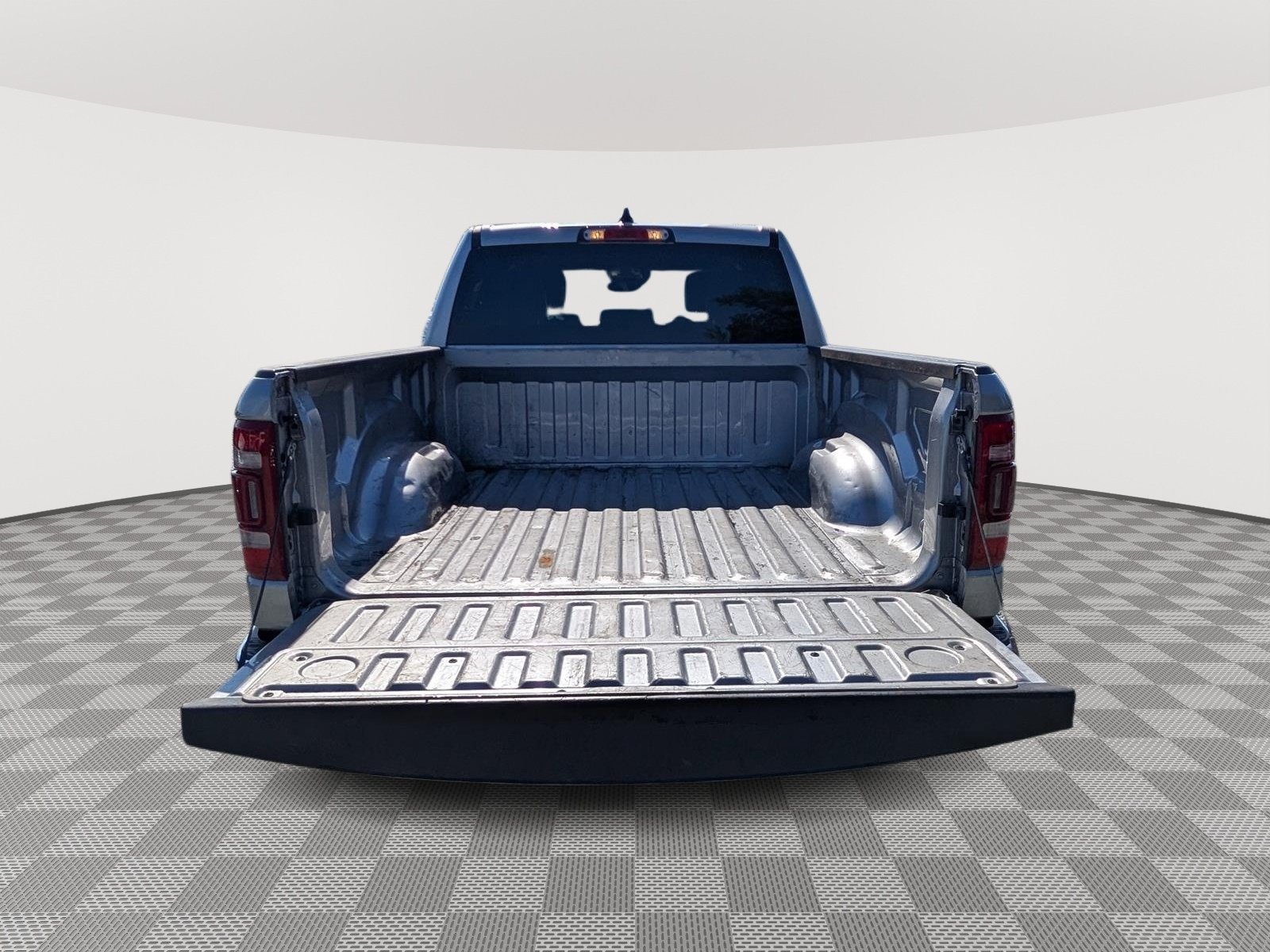 Used 2024 RAM 1500 Laramie RWD image 11