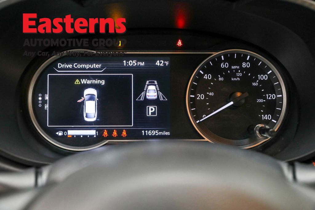 Used 2025 Nissan Versa SR w/ Trunk Package image 18