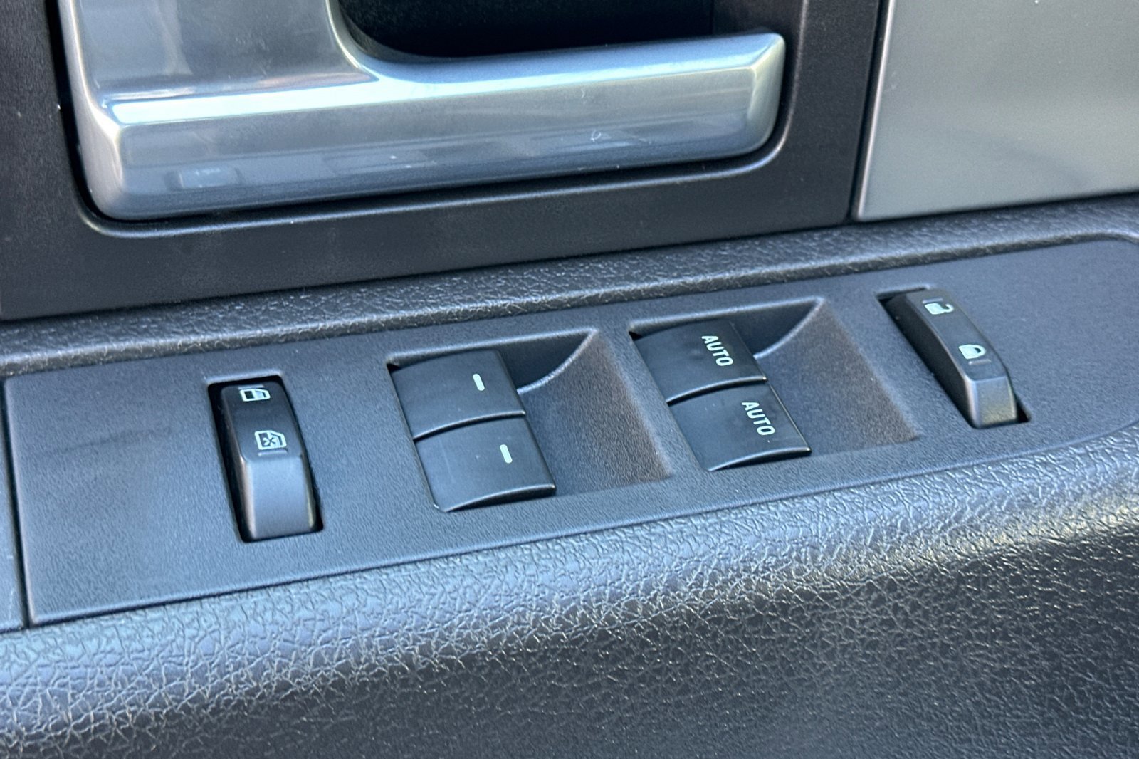 Used 2012 Ford F150 Raptor w/ Raptor Luxury Pkg image 12