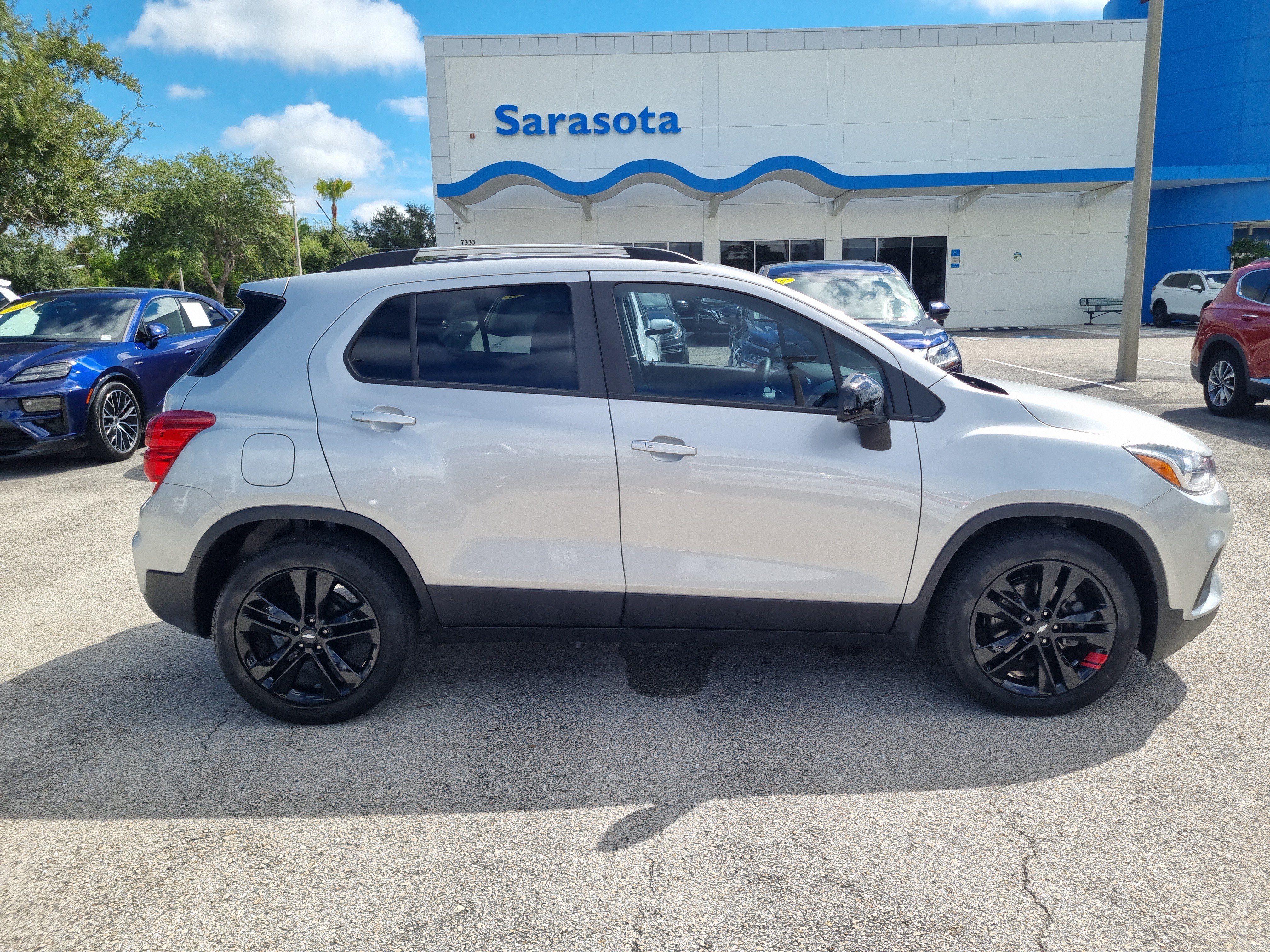 Used 2021 Chevrolet Trax LT w/ Redline Edition FWD image 8