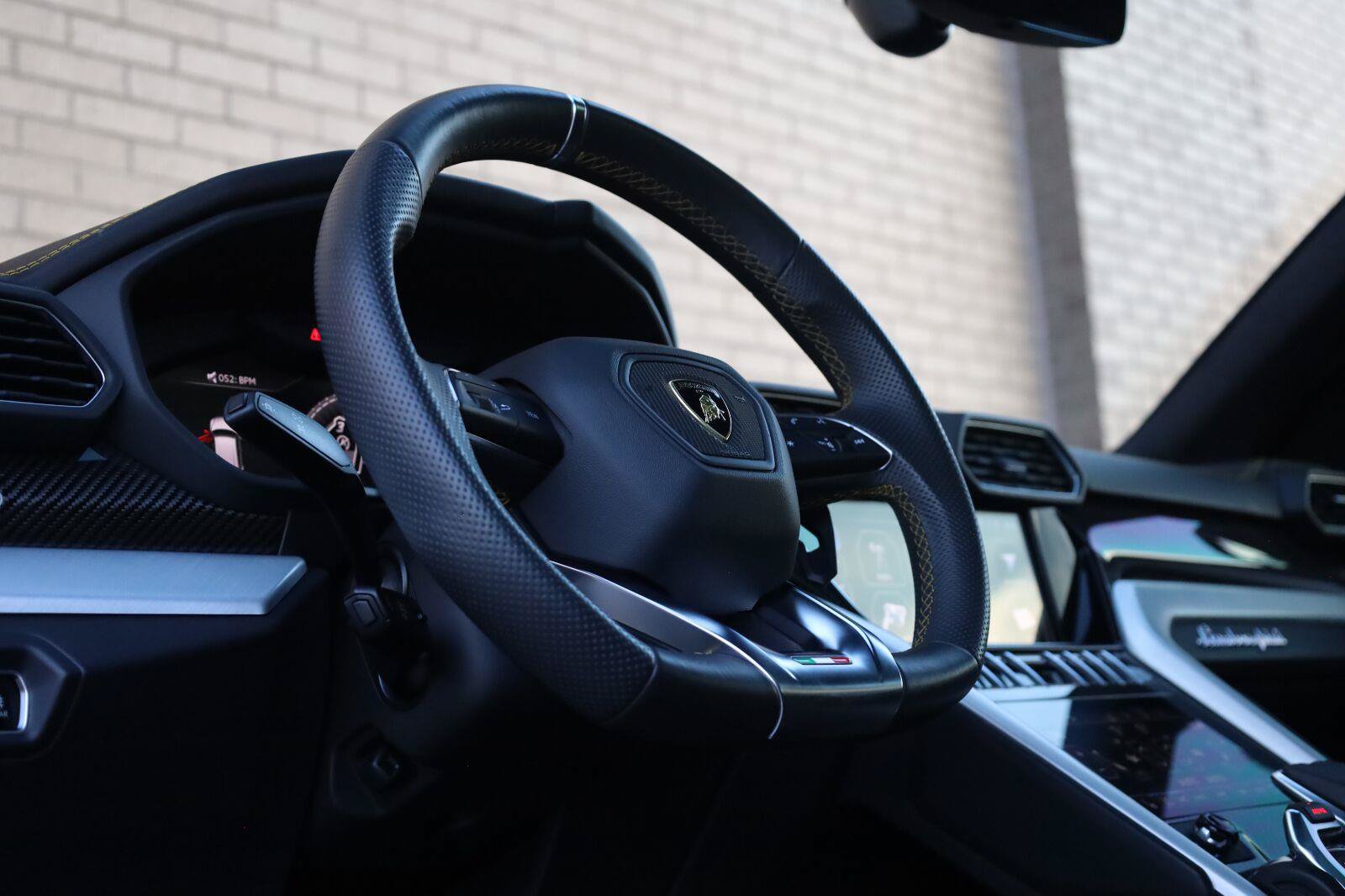Used 2021 Lamborghini Urus AWD/4WD image 24