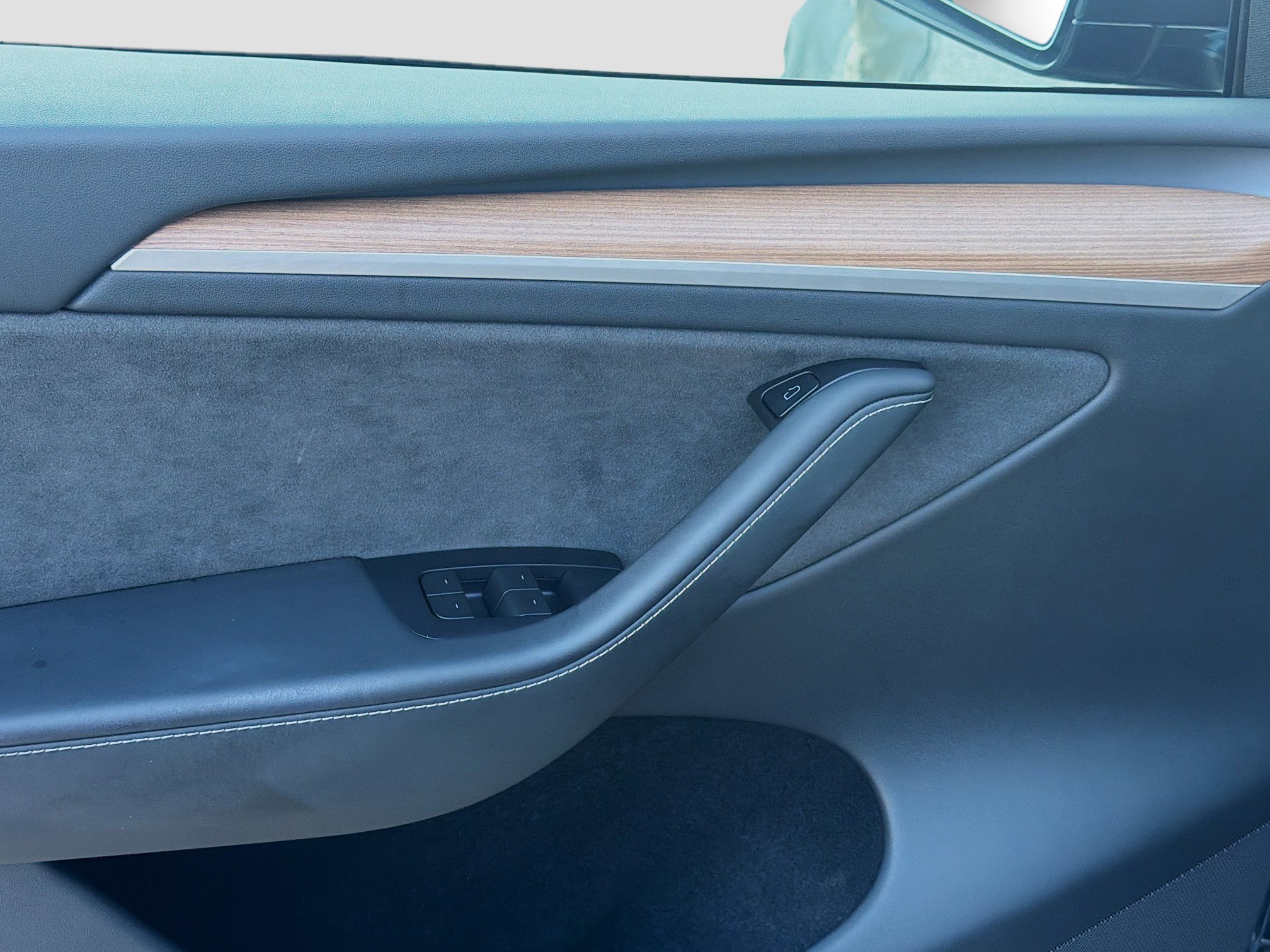 Used 2025 Tesla Model Y Long Range AWD/4WD image 15
