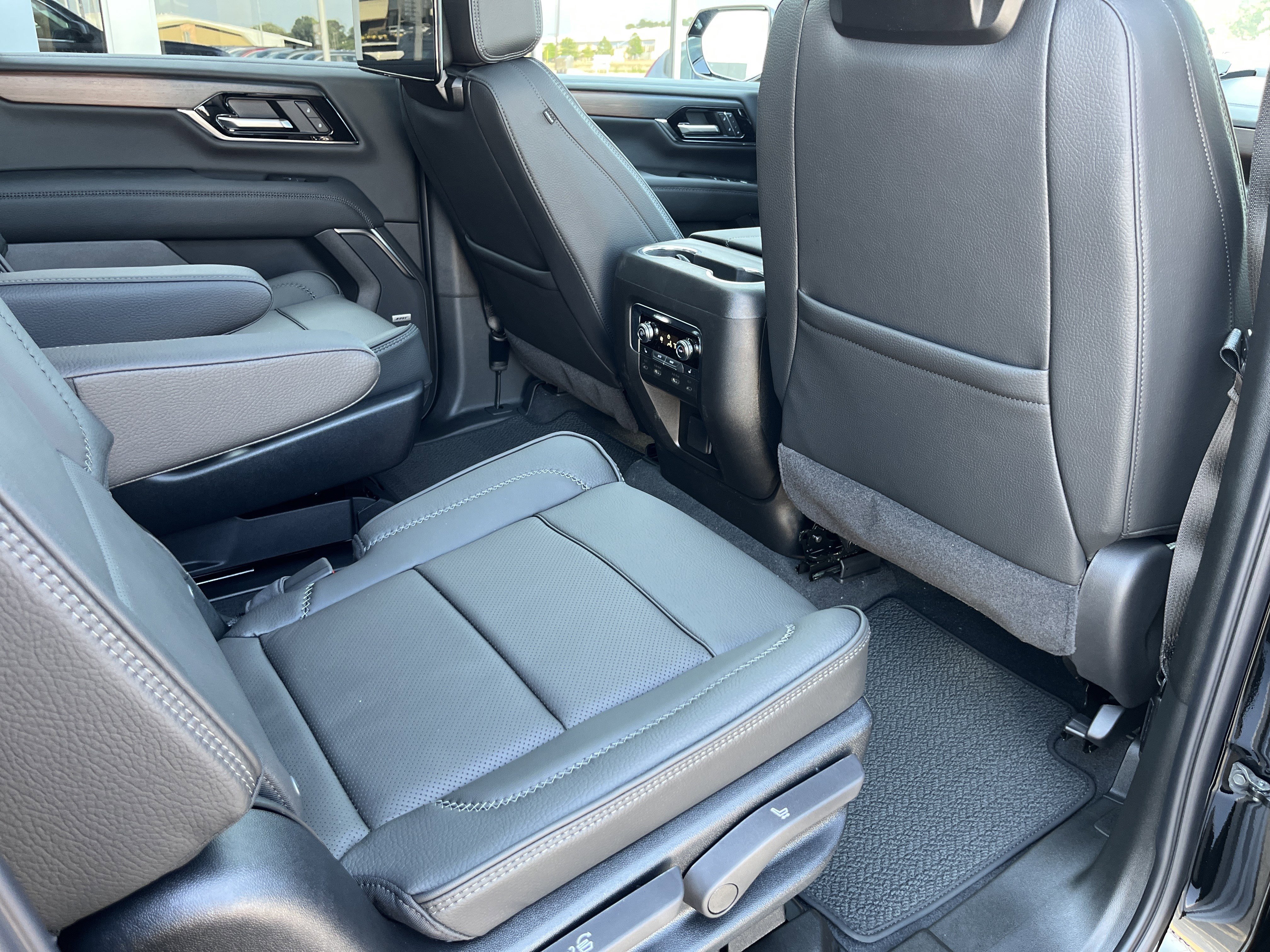 New 2026 GMC Yukon XL Denali w/ Denali Reserve Package AWD/4WD image 15