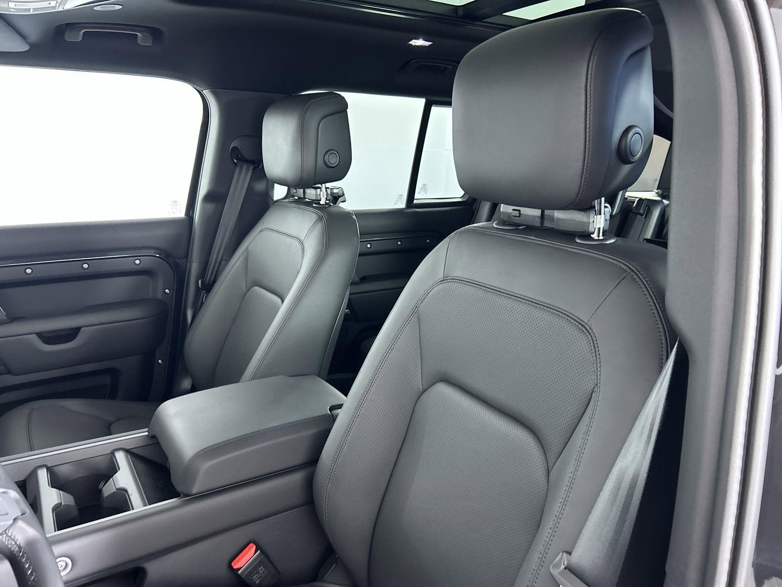 New 2025 Land Rover Defender 130 X-Dynamic SE image 25