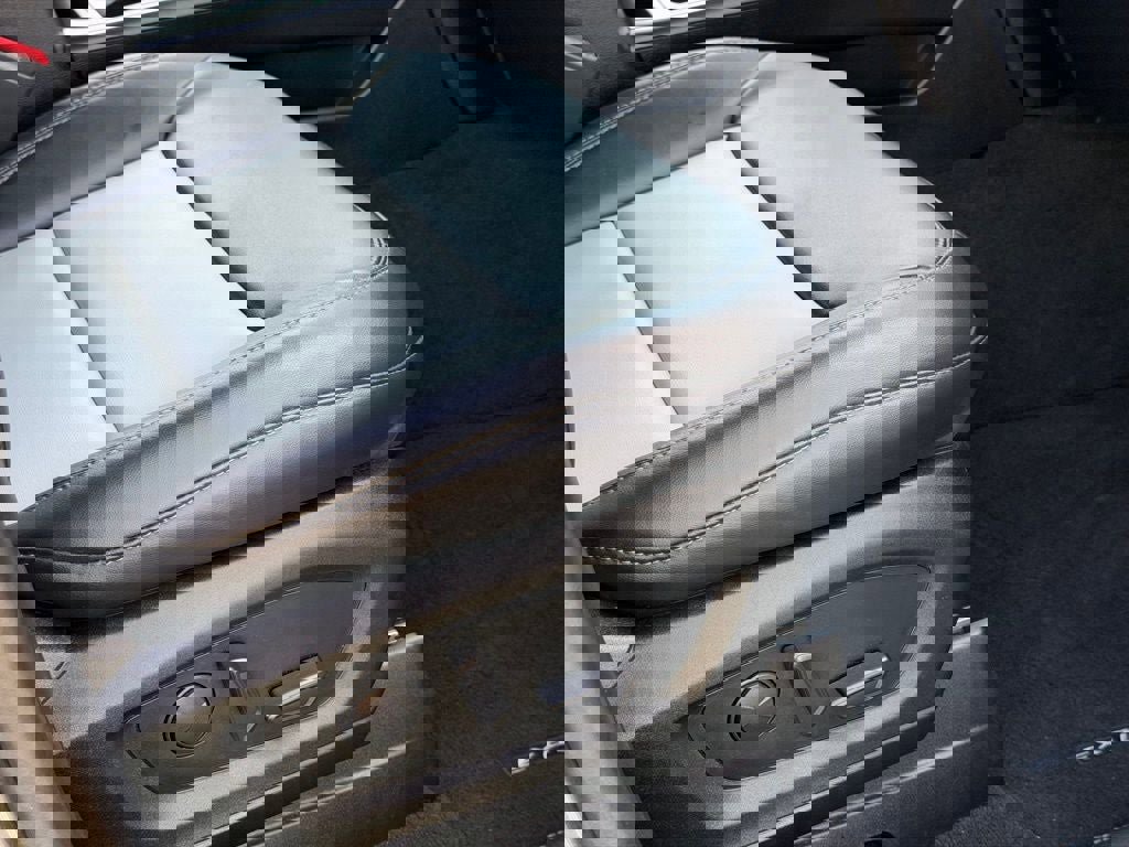 Certified 2022 Ford Explorer XLT w/ Equipment Group 202A image 15