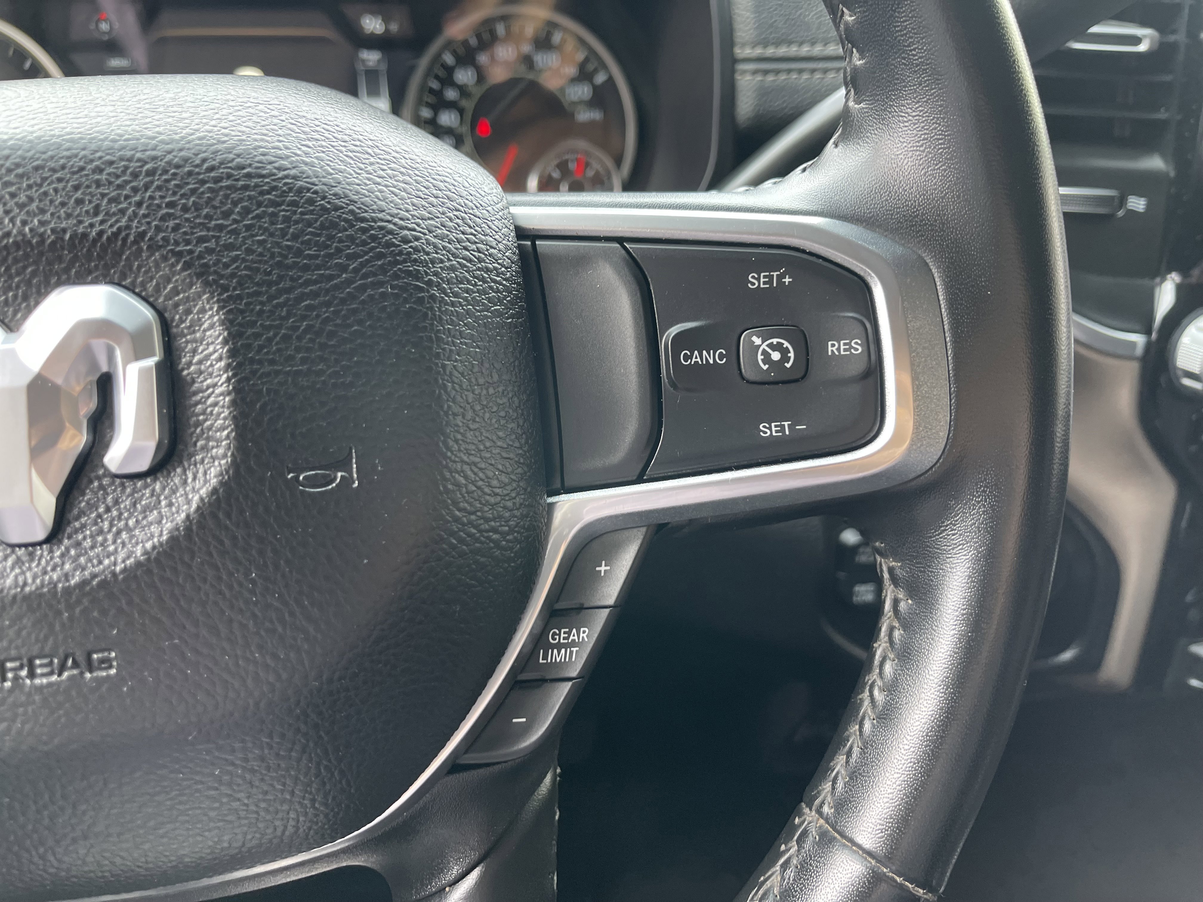 Used 2024 RAM 2500 Laramie AWD/4WD image 38
