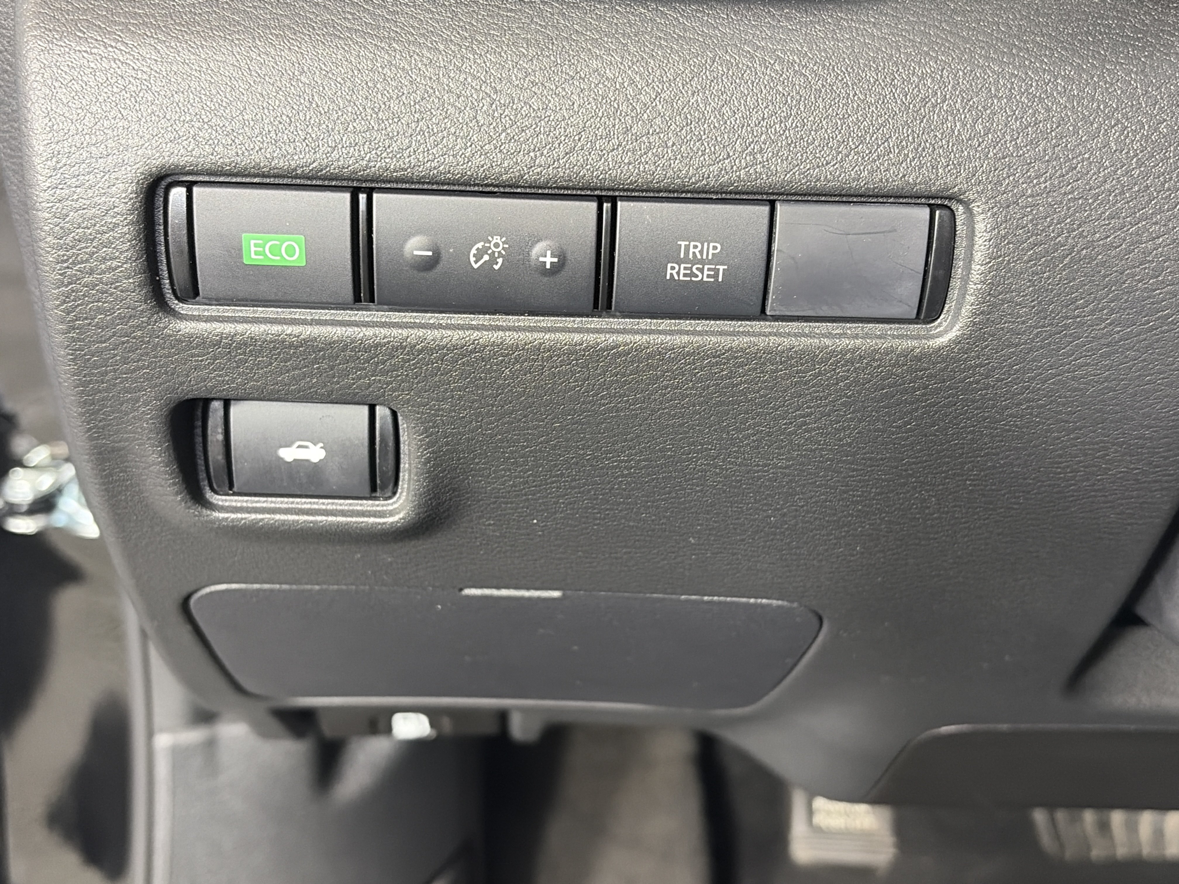 Used 2025 Nissan Sentra SR FWD image 25