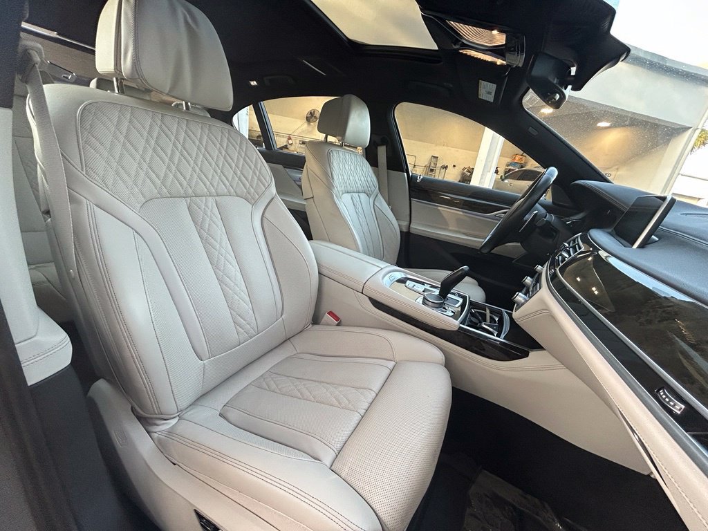Used 2022 BMW 740i w/ M Sport Package RWD image 28