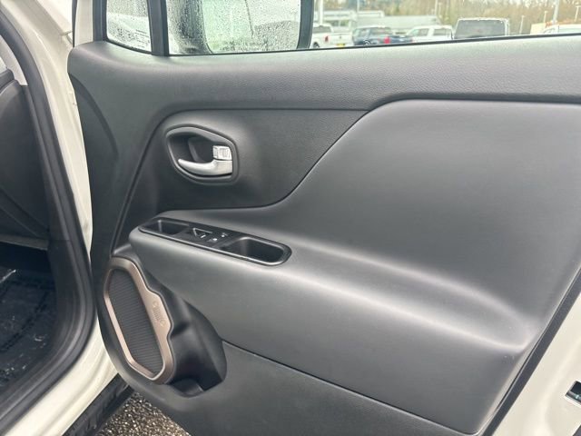 Used 2023 Jeep Renegade Latitude AWD/4WD image 8