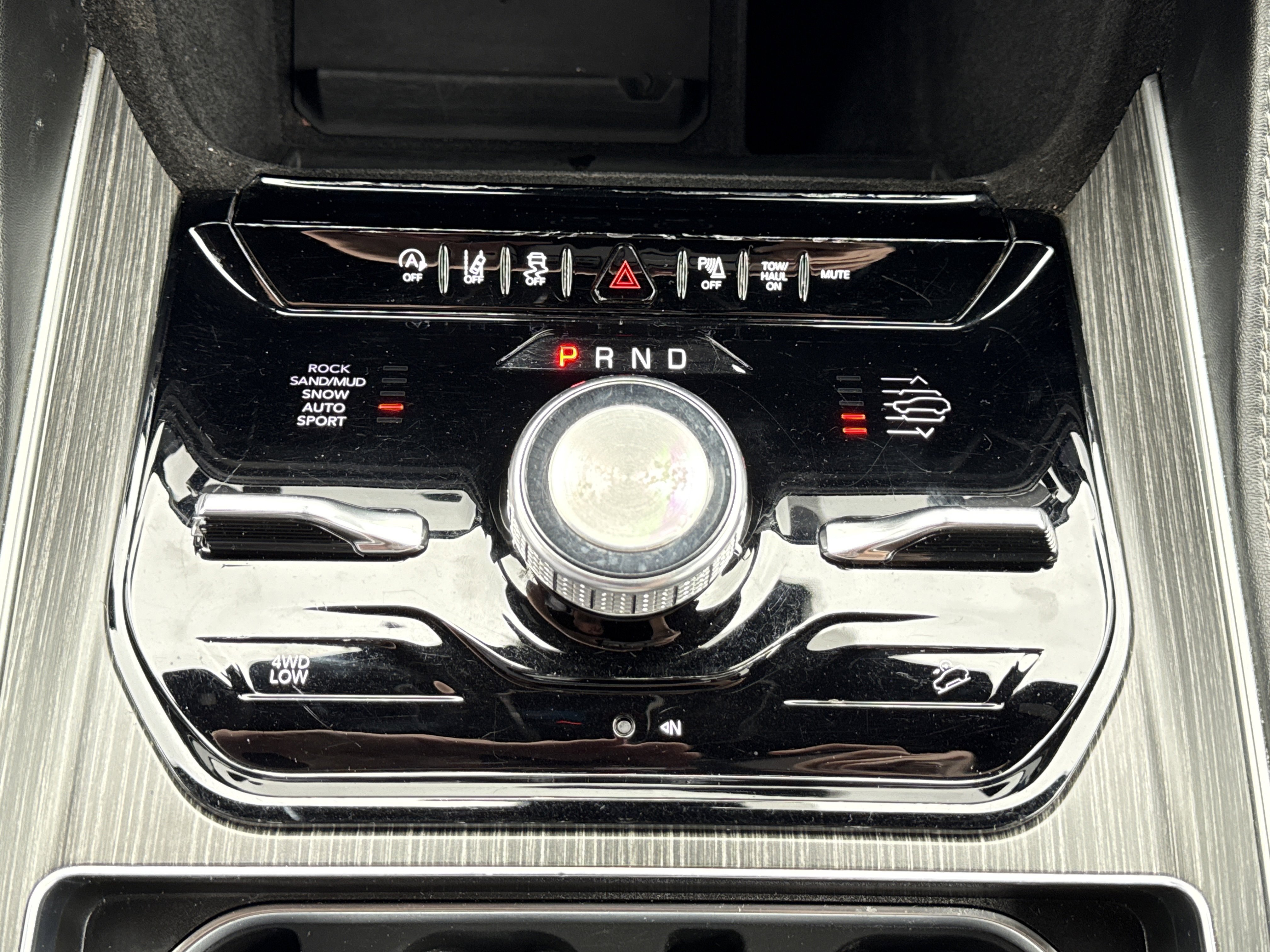 Used 2023 Jeep Wagoneer L Series III w/ Preferred Equipment Group image 27