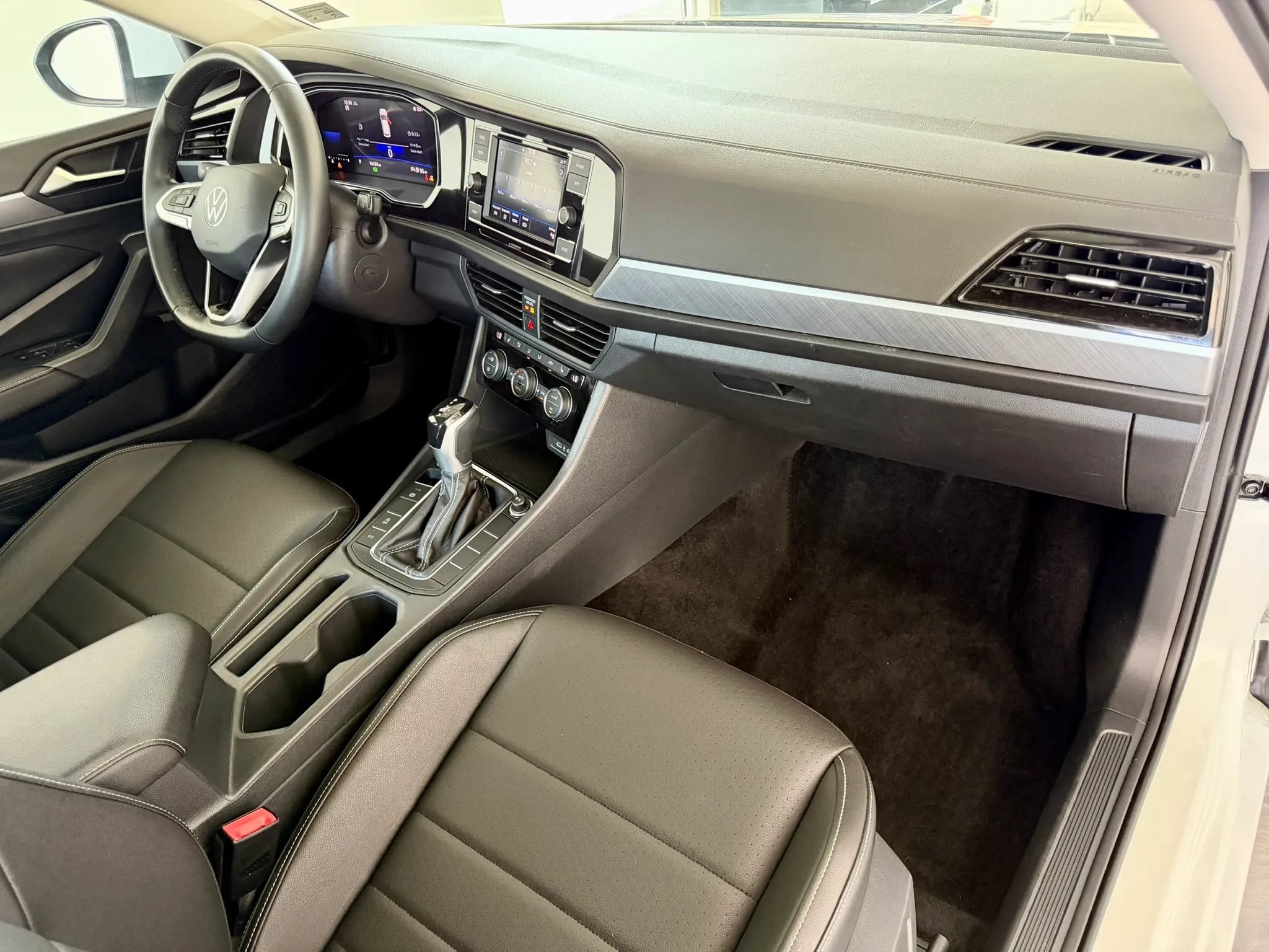 Used 2023 Volkswagen Jetta SE w/ Panoramic Sunroof Package FWD image 22